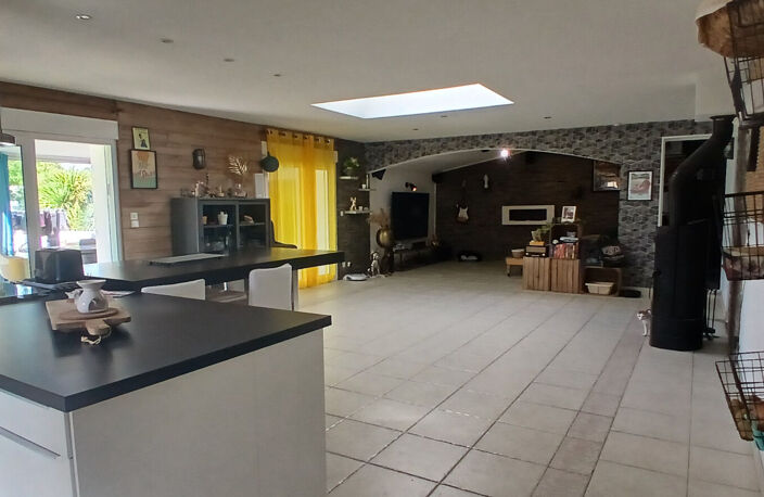 SAUJON-MAISON  167m² avec garage ,véranda et piscine sur 720m² — photo 3