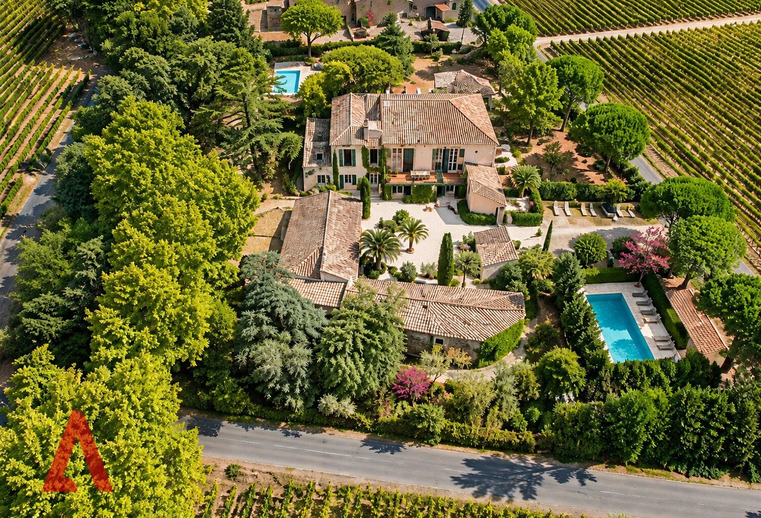 Charme méditerranéen dans un domaine viticole historique | Appartement 2 chambres | Grande terrasse | Parc privé, 2 piscines et 2 places de parking | 195 000  I Alignan-du-Vent — photo 1