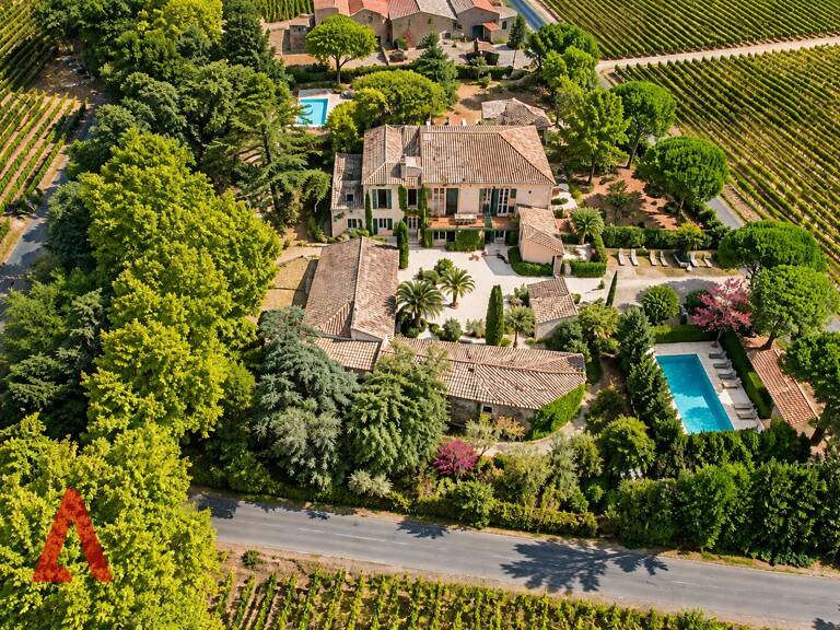 Charme méditerranéen dans un domaine viticole historique | Appartement 2 chambres | Grande terrasse | Parc privé, 2 piscines et 2 places de parking | 195 000  I Alignan-du-Vent — photo 1