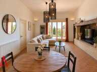 Charme méditerranéen dans un domaine viticole historique | Appartement 2 chambres | Grande terrasse | Parc privé, 2 piscines et 2 places de parking | 195 000  I Alignan-du-Vent — photo 2
