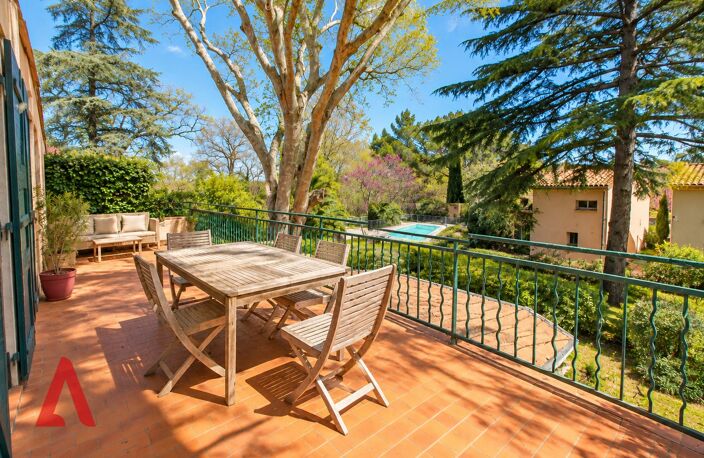 Charme méditerranéen dans un domaine viticole historique | Appartement 2 chambres | Grande terrasse | Parc privé, 2 piscines et 2 places de parking | 195 000  I Alignan-du-Vent — photo 3