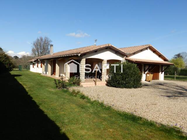 Jolie Maison située à Lagorce avec son jolie terrain et ses beau volume — photo du bien