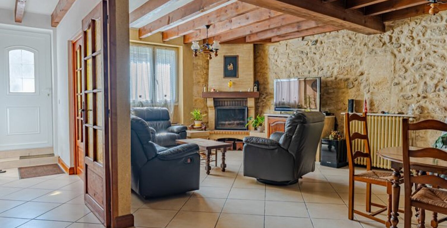 Maison en pierre de 4 pièces principales — photo 1