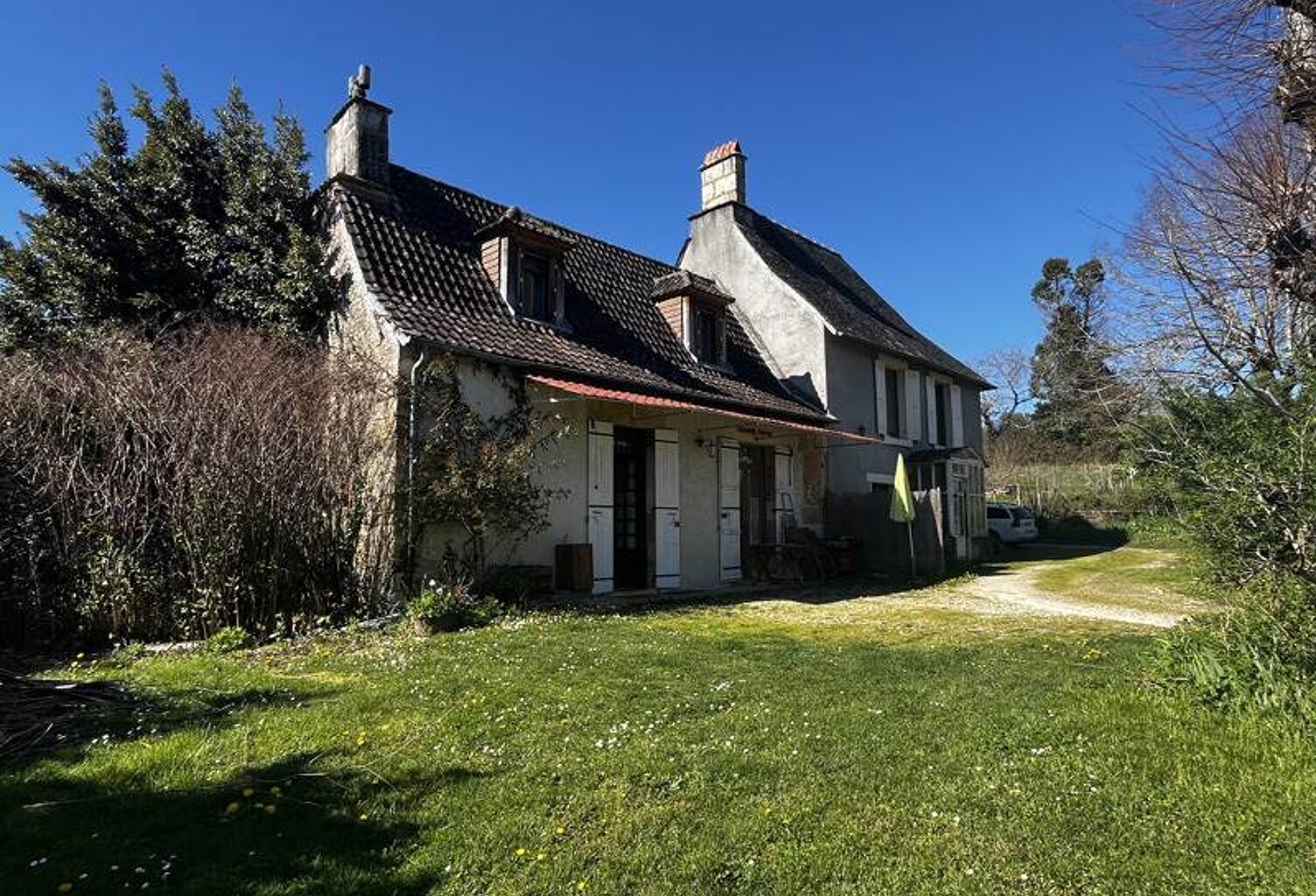 Maison en pierre de 8 pièces principales — photo 1