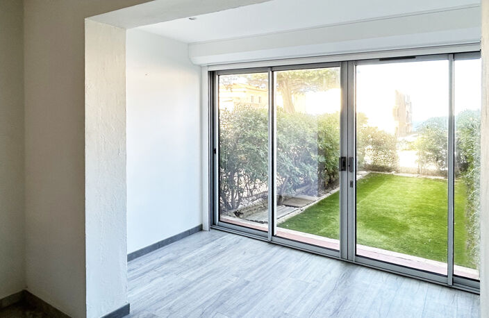 Six-Fours Très beau T2 de 51m2 en rez-de-jardin avec vue Mer — photo 4