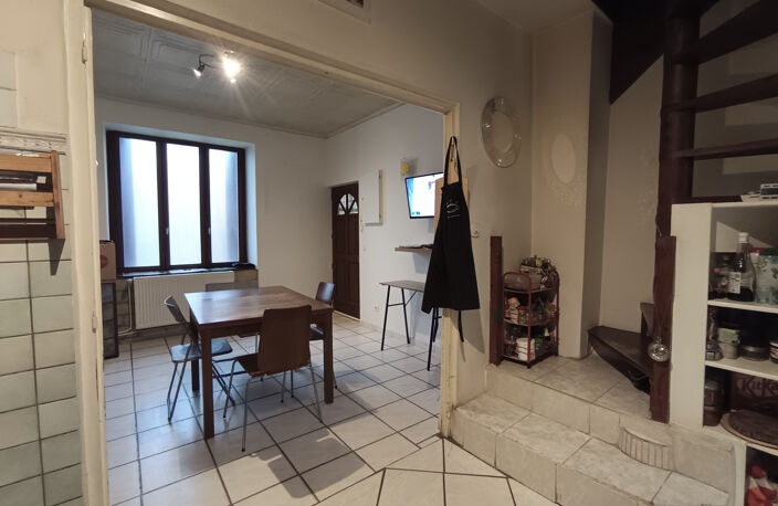 Appartement T4 en Duplex avec cave et cour fermée - LOT 1 — photo 2