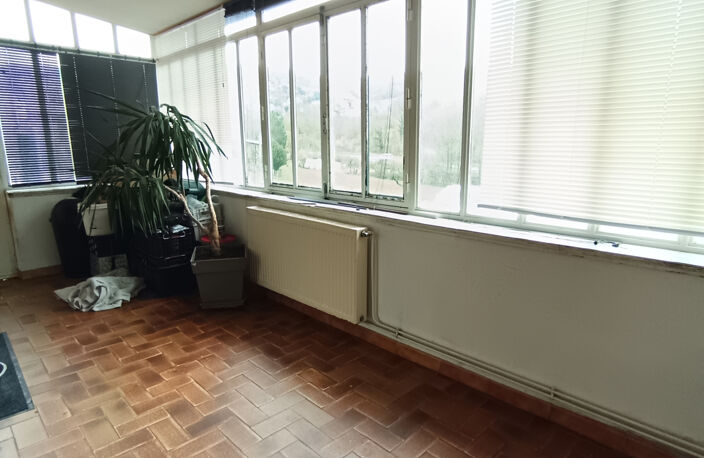 Appartement T4 en Duplex avec cave et cour fermée - LOT 1 — photo 3