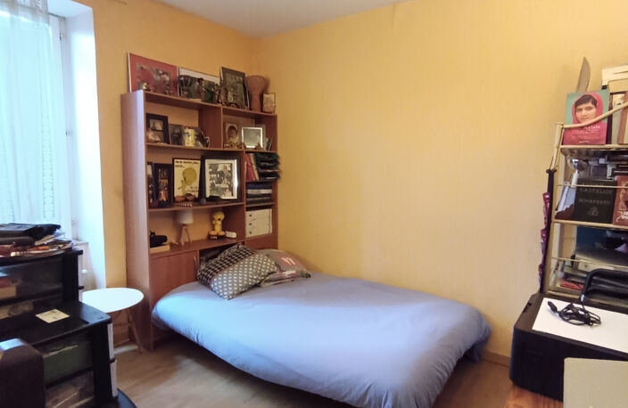Appartement T4 en Duplex avec cave et cour fermée - LOT 1 — photo 5