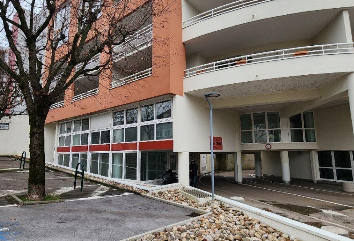 Vente Local d'activités 98 m&sup2; — photo 1