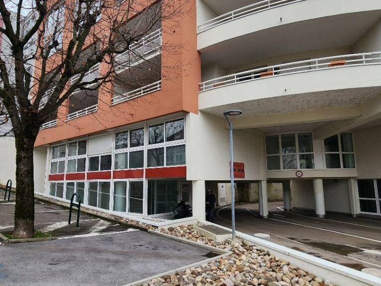 Vente Local d'activités 98 m&sup2; — photo 1