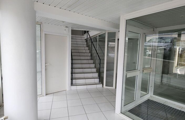 Vente Local d'activités 98 m&sup2; — photo 4
