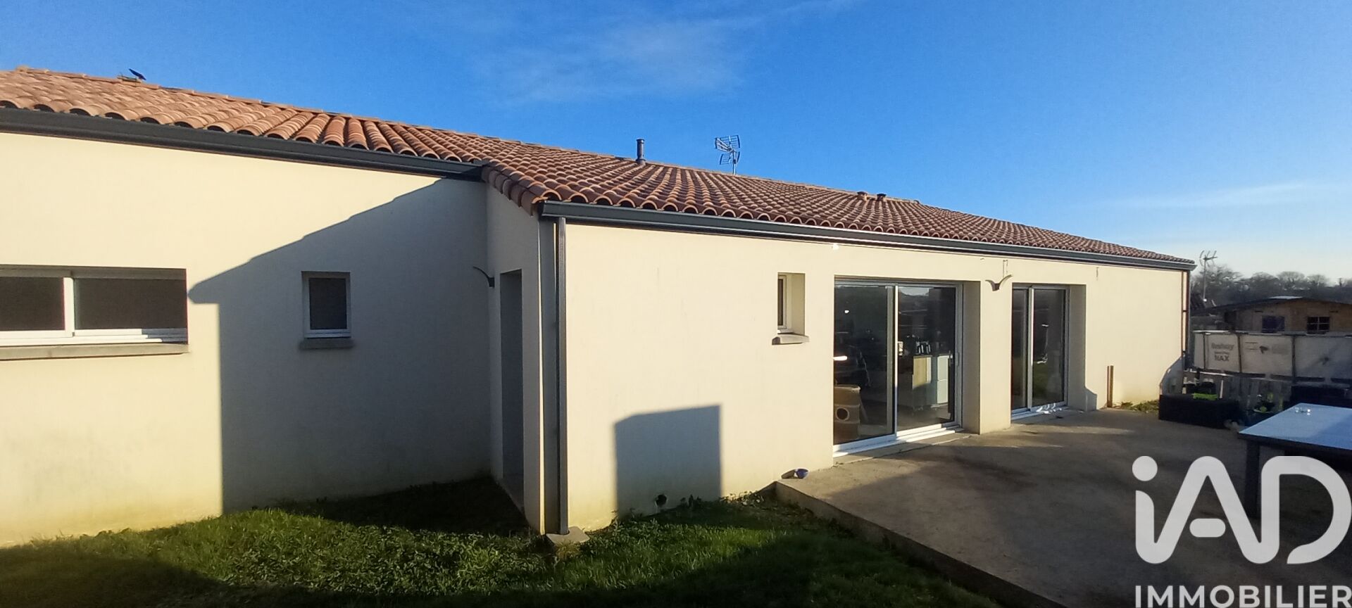 Mesnard-La-Barotiere - 122m² - 6p. - 4ch.