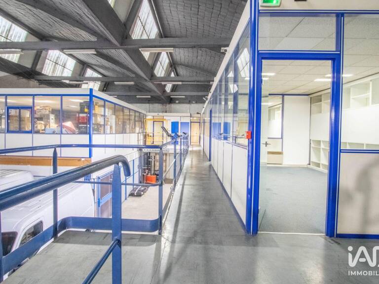 Location Local d'activités 83 m&sup2; — photo 1