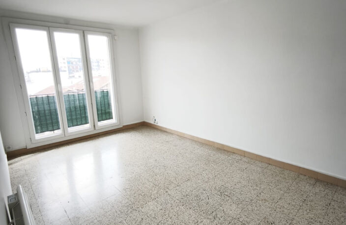RAVISSANT TYPE 2 DE 41.63 M2 AVEC BALCON AU COEUR DU 10EME ARRONDISSEMENT — photo 2