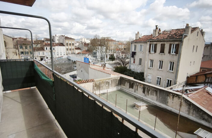 RAVISSANT TYPE 2 DE 41.63 M2 AVEC BALCON AU COEUR DU 10EME ARRONDISSEMENT — photo 4