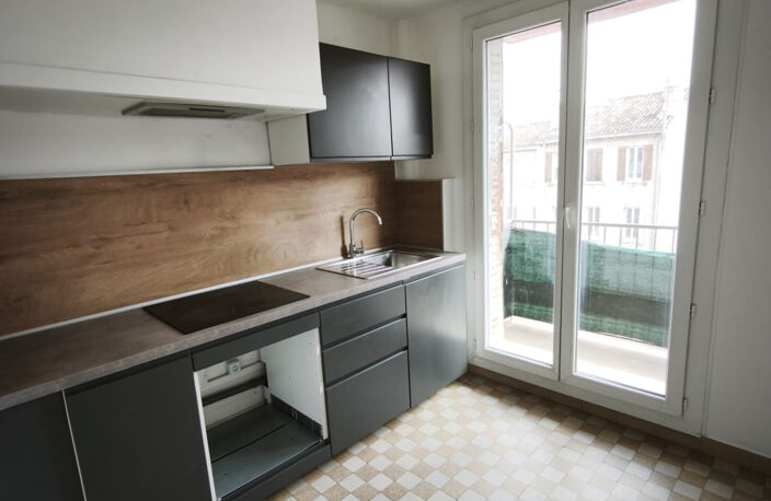 RAVISSANT TYPE 2 DE 41.63 M2 AVEC BALCON AU COEUR DU 10EME ARRONDISSEMENT — photo 5