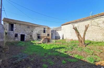 Réf 8143. Faye-la-Vineuse. Deux corps de bâtiment en pierre et — photo du bien