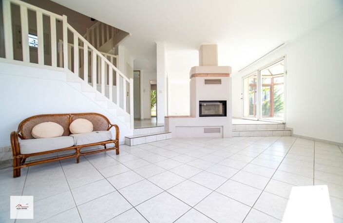 COUP DE COEUR ASSUREE  Maison d'architecte avec 4 chambres  sur — photo 4