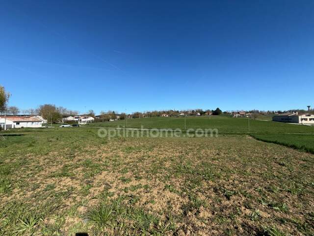 Terrain 885 m² — photo du bien