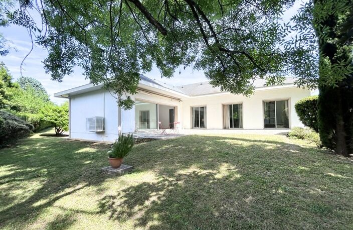 69260 CHARBONNIERES LES BAINS - Maison à vendre 7 pièces - Climatisation - GARAGE - PISCINE - TERRAIN A BATIR  - CALME - SANS VIS A VIS - PROCHE DES COMMODITES — photo 3