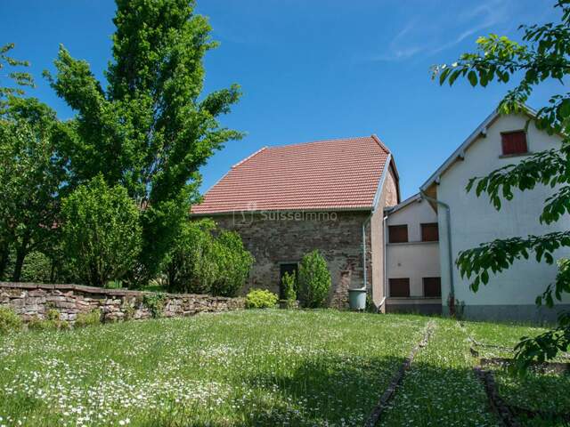 Maison à rénover avec grands volumes secteur Saulnot et belles dépendances — photo du bien