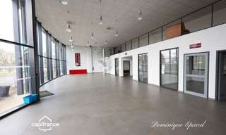 Local industriel  740 m² à louer à Châtellerault (86100)