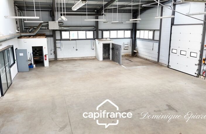 Local d’activité / commercial premium – 740 m² – axe stratégique – terrain 7 500 m² – accès poids lourds — photo 2