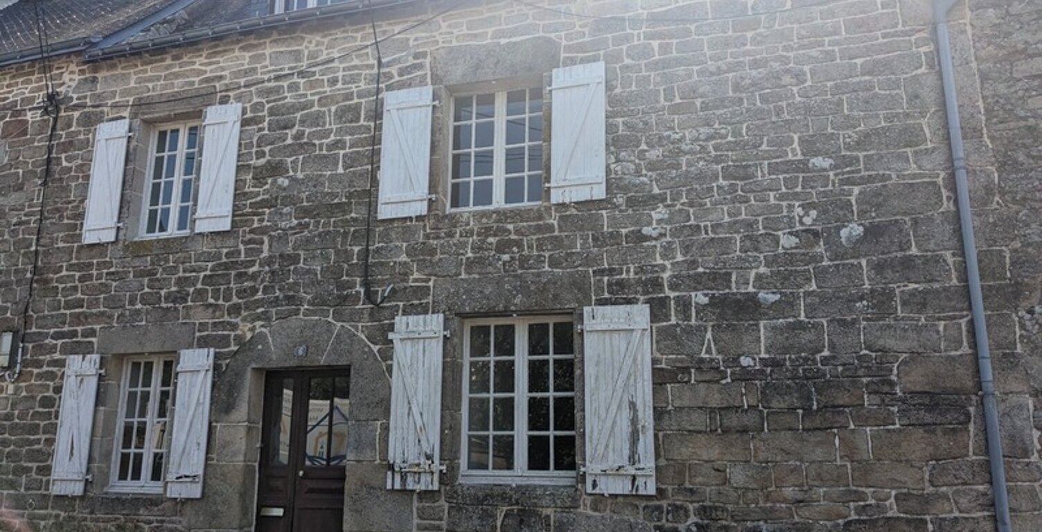GUEMENE SUR SCORFF JOLIE MAISON EN PIERRE SOUS ARDOISE 95M² 4 PIECES  A RENOVER SANS JARDIN — photo 1
