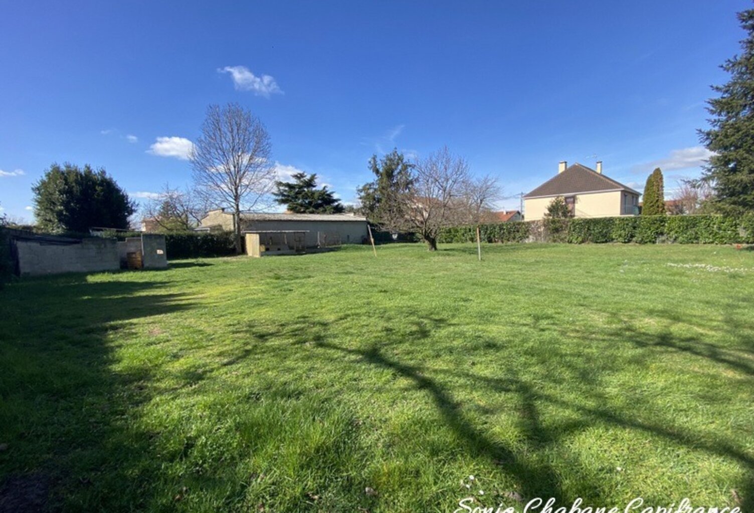 A vendre sur SAINT-PRIEST MANISSIEUX (69 800) - Terrain plat constructible de 1 004 m² — photo 1