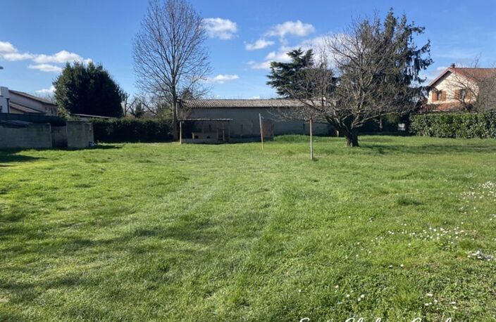 A vendre sur SAINT-PRIEST MANISSIEUX (69 800) - Terrain plat constructible de 1 004 m² — photo 2
