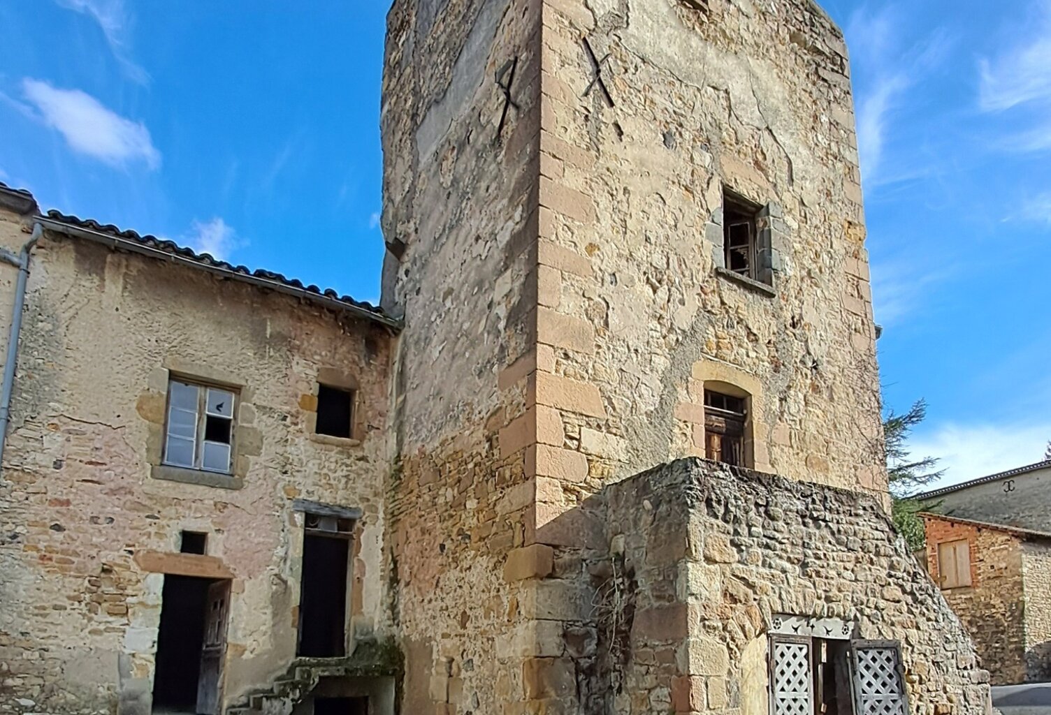 Batisse de caractère en pierre à rénover  SAUVAGNAT SAINTE MARTHE (63) — photo 1
