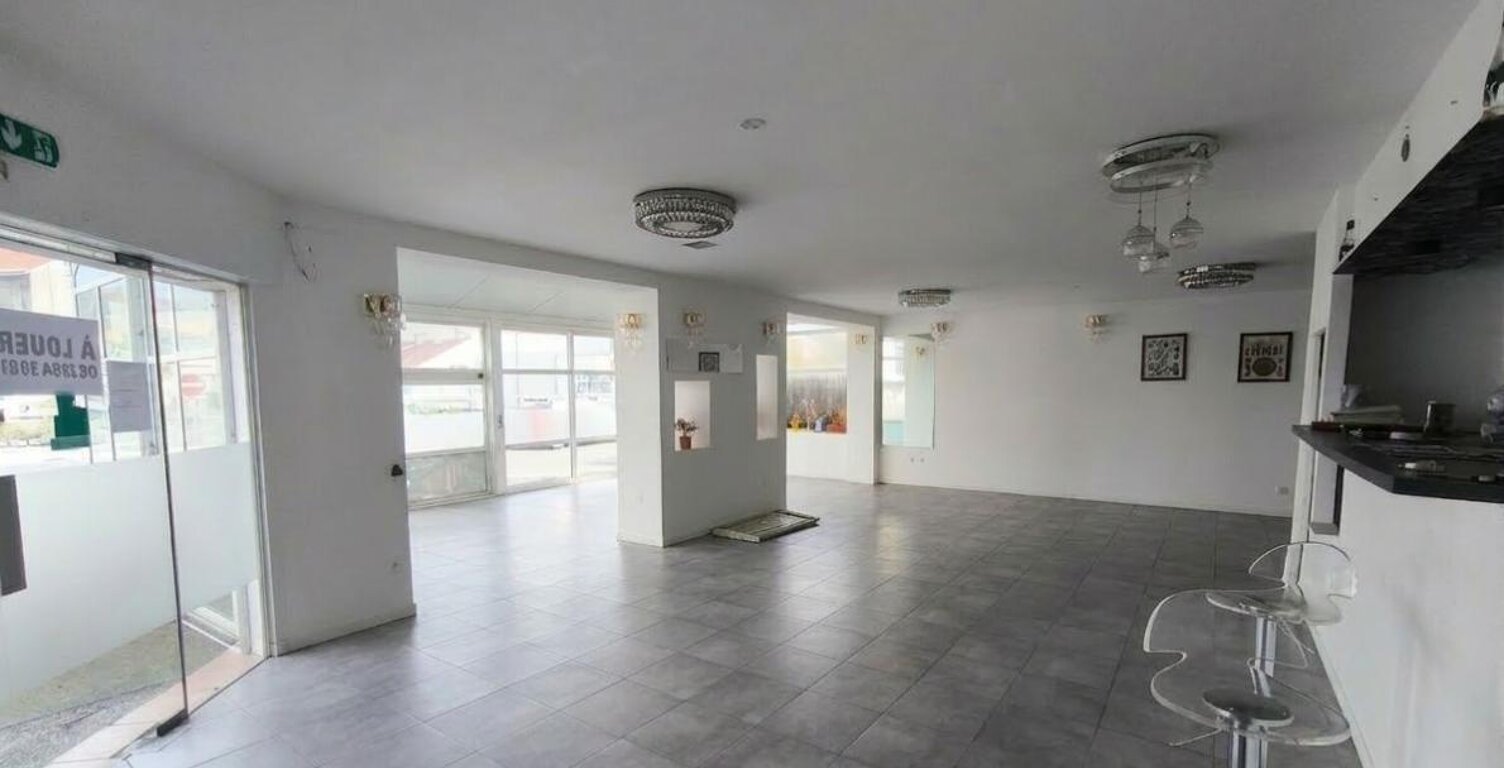 Bien Commercial À Vendre — photo 1