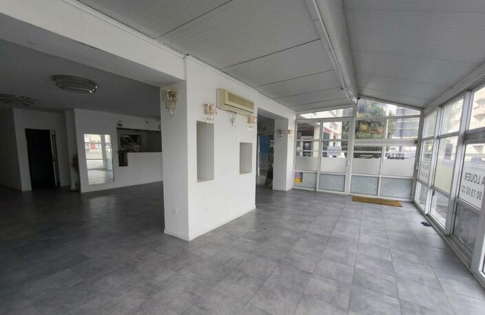 Bien Commercial À Vendre — photo 2