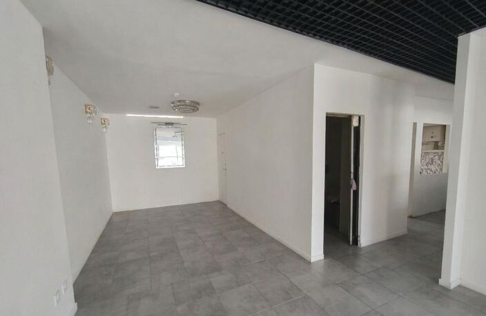 Bien Commercial À Vendre — photo 3