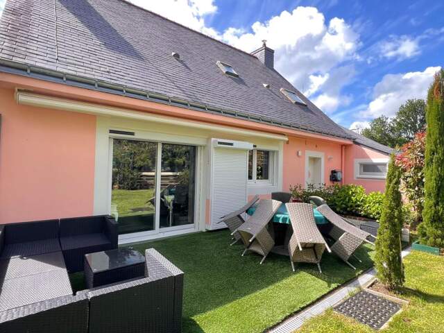 Maison familiale rénovée avec appartement indépendant et jardin clos – Rostrenen — photo du bien