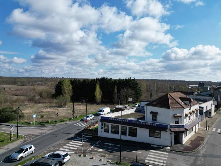 Bien Commercial À Vendre — photo 1