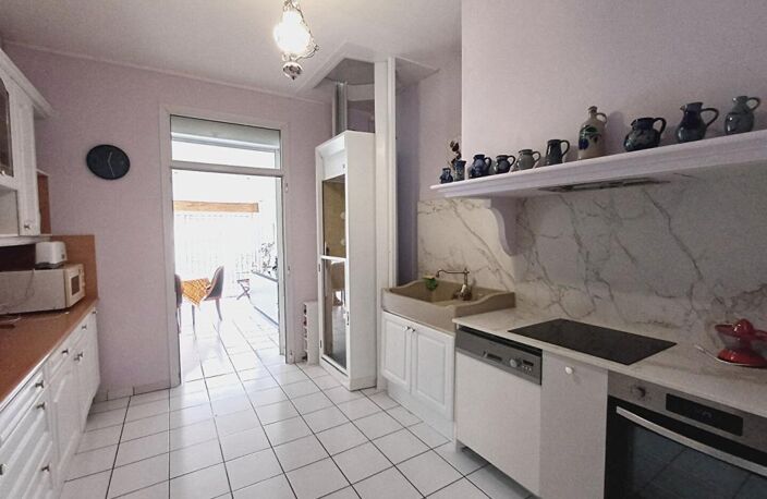 Quartier des fleurs, maison de ville typée fin années 40 avec grand studio, garage et jardin — photo 4