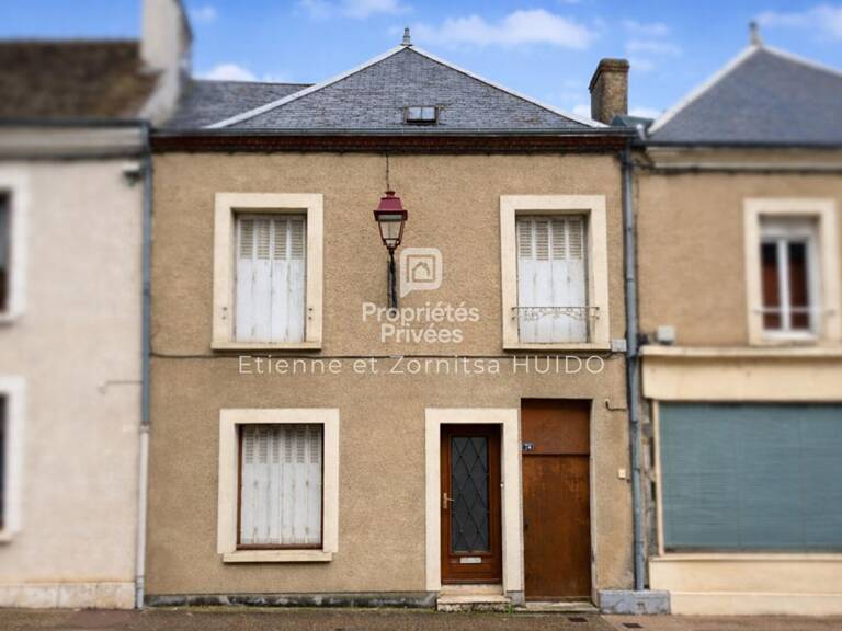 Maison de ville à rénover - Fort potentiel - Dépendances - Centre de Vatan — photo 1