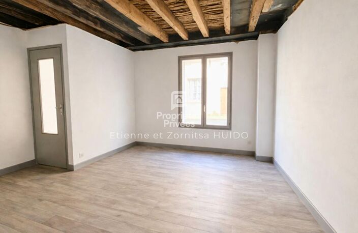 Maison de ville à rénover - Fort potentiel - Dépendances - Centre de Vatan — photo 3