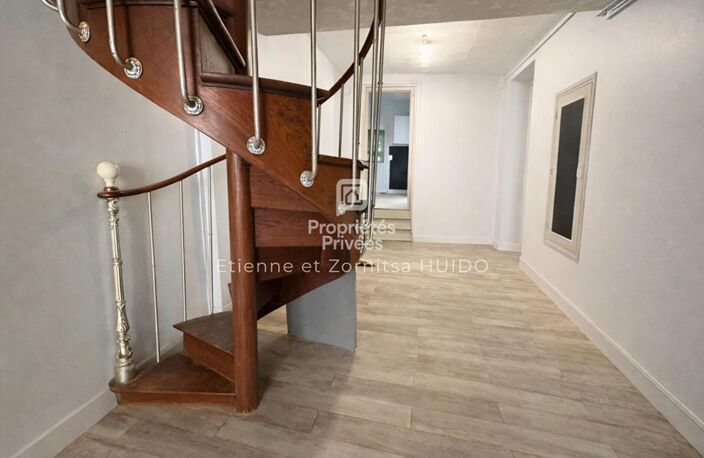 Maison de ville à rénover - Fort potentiel - Dépendances - Centre de Vatan — photo 4