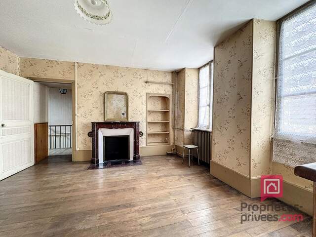 Maison de ville à rénover avec garage AVALLON — photo du bien