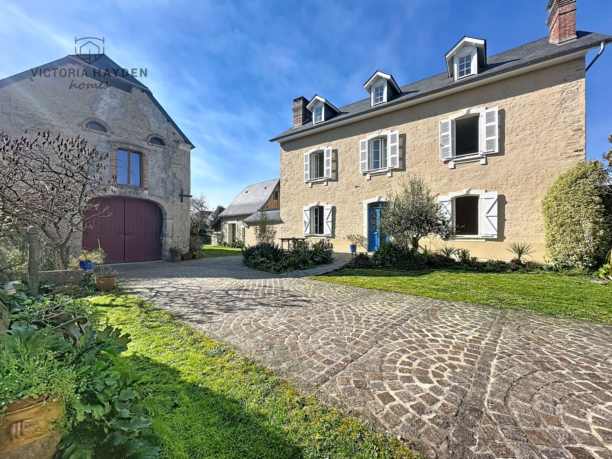 Villa / Maison 8 pièces  à vendre Nay 64800