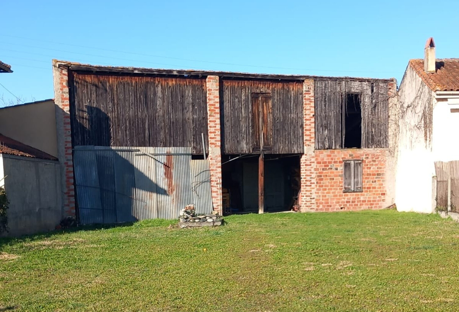 Hangar au centre de Cazères sur Garonne — photo 1