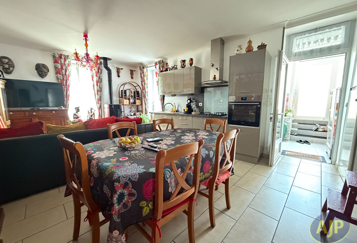 Maison au centre de Pons — photo 1