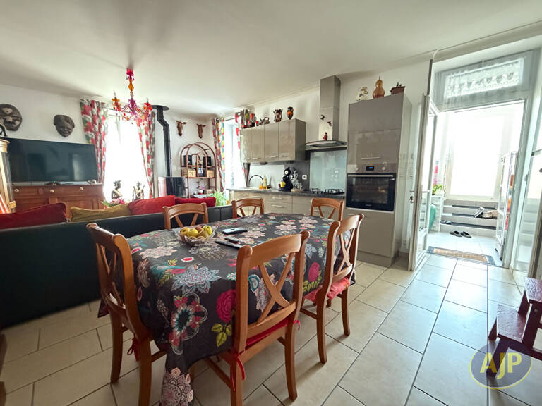 Maison au centre de Pons — photo 1