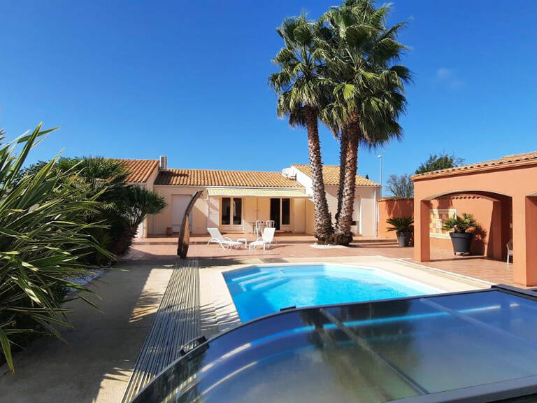 Maison 4 chambres avec piscine chauffée et garage, proche marché — photo 1