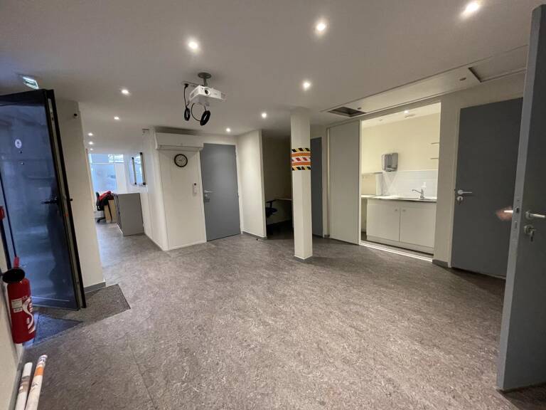 Local commercial — photo 1