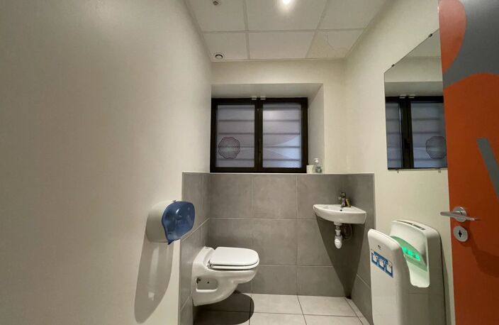 Local commercial — photo 5