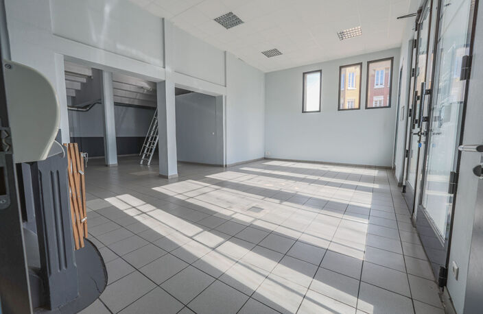 À LOUER - IMMEUBLE DE BUREAUX INDÉPENDANT 212m2 — photo 3