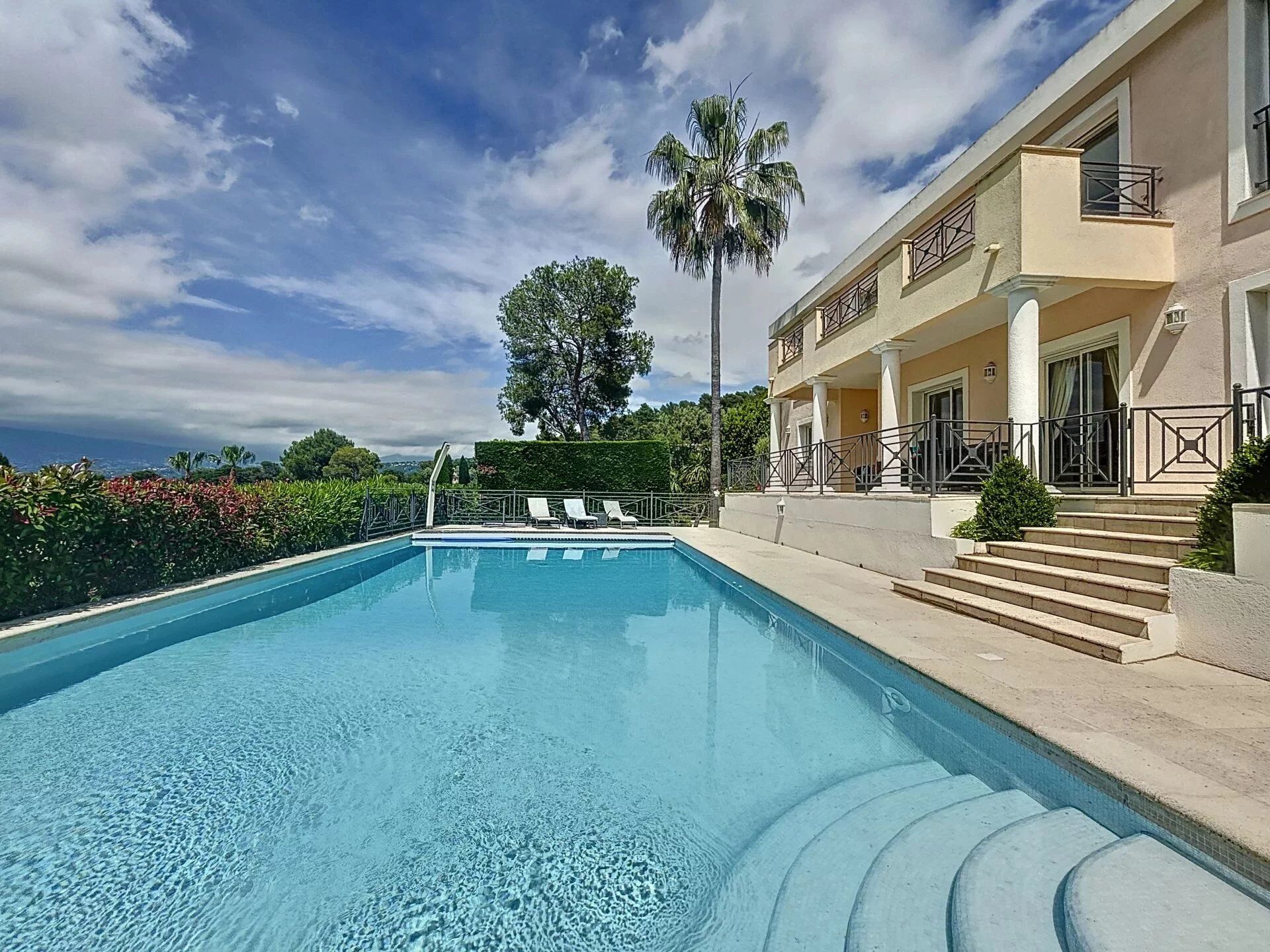 Maison 6 pièces 270 m² · à Mougins · 270 m² · 2 490 000 €